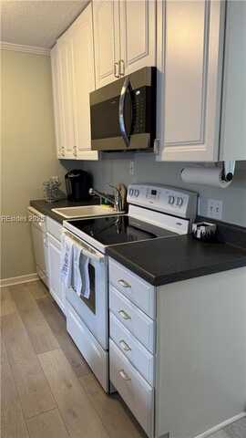 40 Folly Field Road, Hilton Head Island, SC 29928