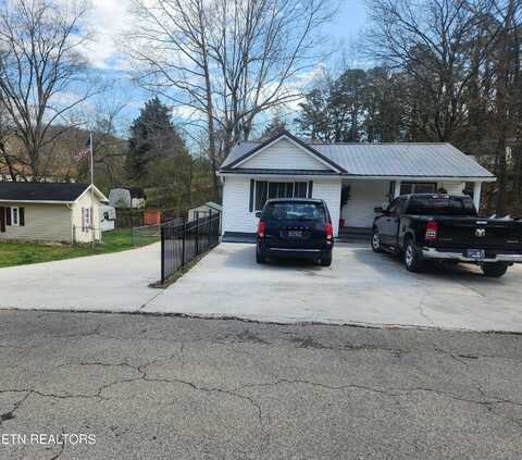 415 Baumgartner Rd, Harriman, TN 37748