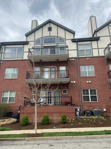 2211 S Grand Boulevard, Saint Louis, MO 63104