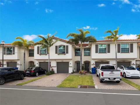 6011 Woods Edge Cir, Riviera Beach, FL 33410