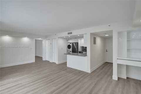 2457 Collins Ave, Miami Beach, FL 33140