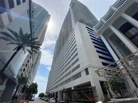 1200 Brickell Bay Dr, Miami, FL 33131