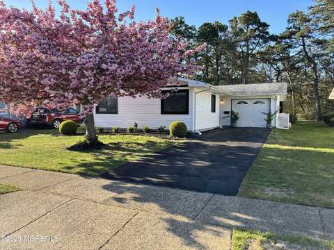 10 Whitman Street, Brick, NJ 08724