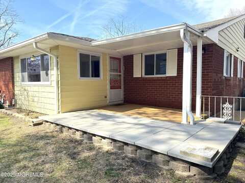 6 Falcon Street, Manchester, NJ 08759