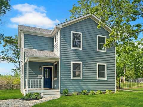 550 Madison Avenue, Greenport, NY 11944