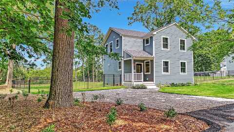 550 Madison Avenue, Greenport, NY 11944