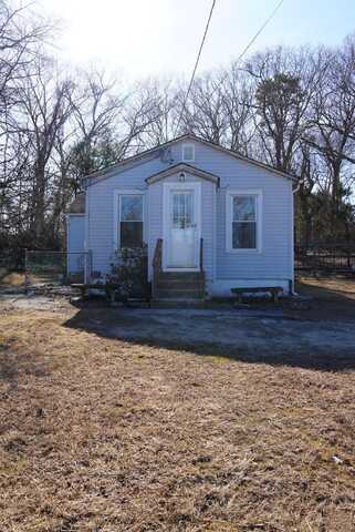 36 Barnes Road, Manorville, NY 11949
