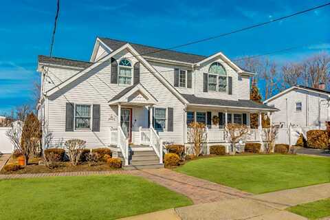 66 E Saltaire Road, Lindenhurst, NY 11757