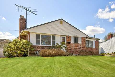 23 Garden Circle, Syosset, NY 11791