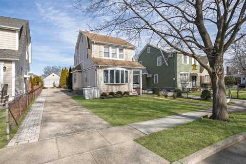 305 Bryant Avenue, Floral Park, NY 11001