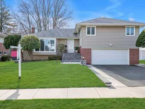 71 Melanie Lane, Syosset, NY 11791