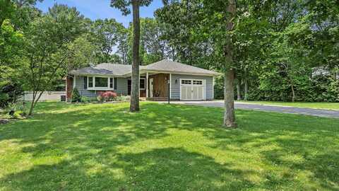 11 Mortimer Street, Westhampton Beach, NY 11978