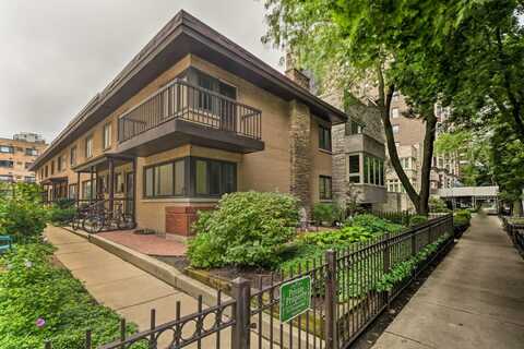 428 W Wellington Avenue, Chicago, IL 60657