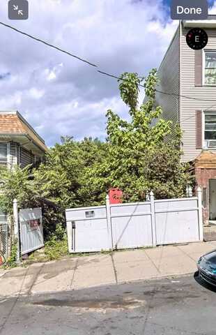 61 York Ave, Staten Island, NY 10301