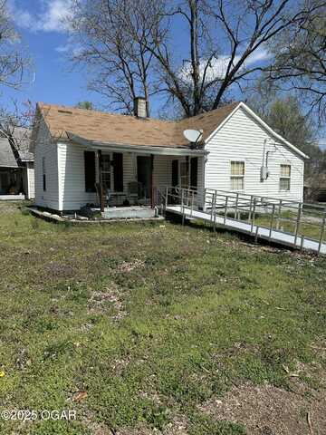 301 N oak Avenue, Joplin, MO 64801