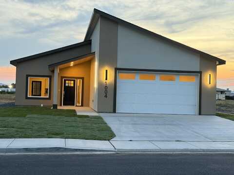 1004 N 26th Ave, Pasco, WA 99301