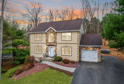 104 Wolf Hollow Road, Lake Harmony, PA 18624