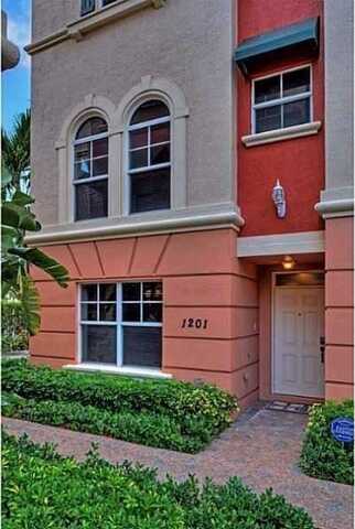 1033 NE 17th Way, Fort Lauderdale, FL 33304