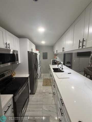 4433 Treehouse Ln, Tamarac, FL 33319