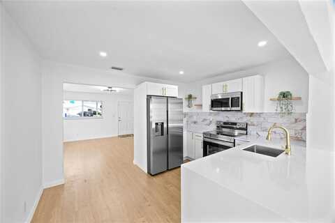 2920 NW 2nd Ave, Pompano Beach, FL 33064