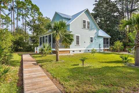 109 Bay Colony Way, Apalachicola, FL 32320