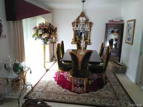 29085 WELLINGTON Road E, Southfield, MI 48034