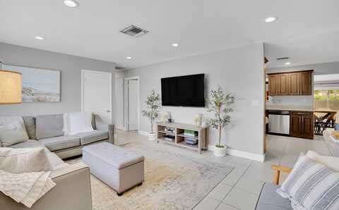 313 Davis Road, Palm Springs, FL 33461