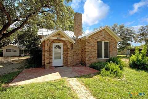 1432 N Walnut Avenue, New Braunfels, TX 78130