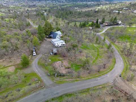 1100 W Rolling Hills Drive, Eagle Point, OR 97524