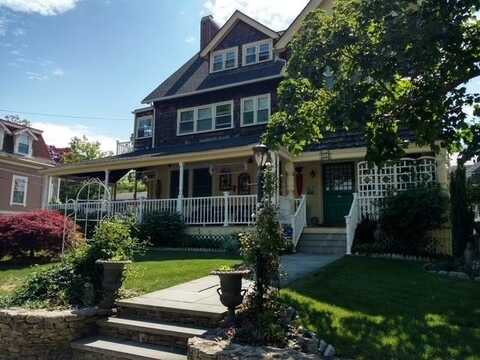 55 Hunter Avenue, Newport, RI 02840