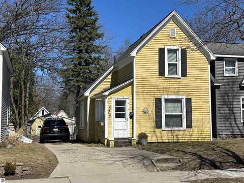 829 E Eighth, Traverse City, MI 49686