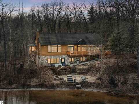 1175 S Arrowhead Trail, Lake City, MI 49651