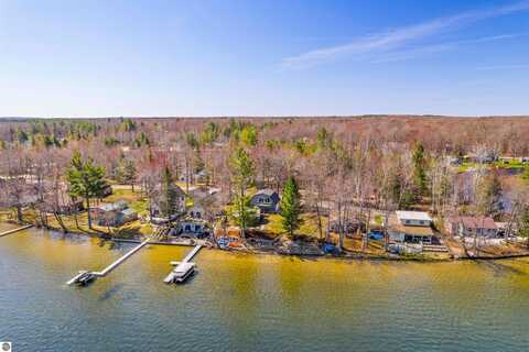 7609 Shore Drive NE, Kalkaska, MI 49659