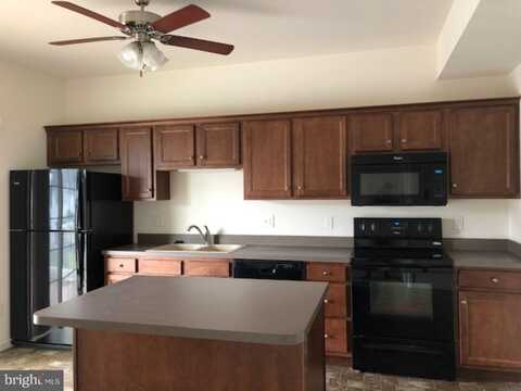 525 HOMETOWNE TER, LITITZ, PA 17543