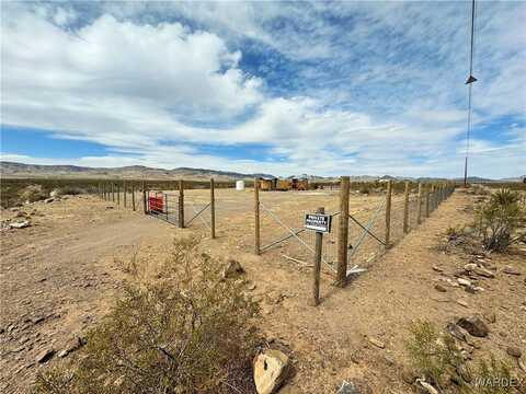 8455 Simon Drive, Golden Valley, AZ 86413