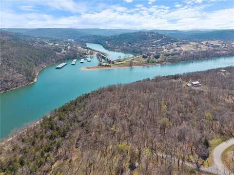 000 Oaks Landing DR, Eureka Springs, AR 72631