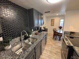 948 S Alma School Road, Mesa, AZ 85210