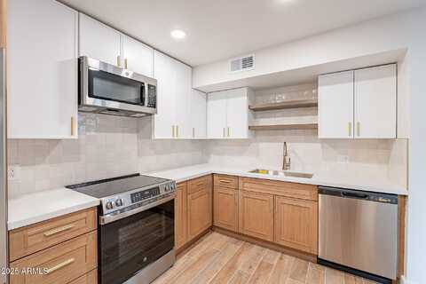 4201 E CAMELBACK Road, Phoenix, AZ 85018