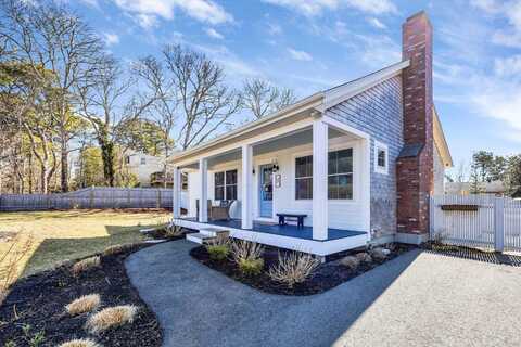 11 Kimberley Way, Harwich, MA 02645