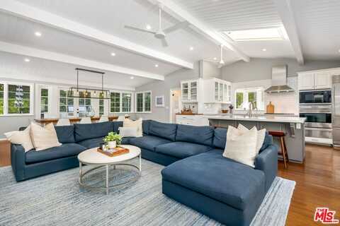 4071 Mandeville Canyon Rd, Los Angeles, CA 90049