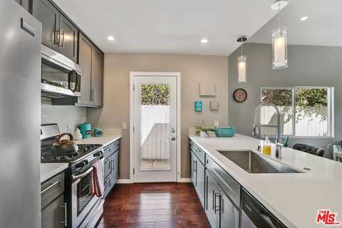 811 N West Knoll Dr, West Hollywood, CA 90069