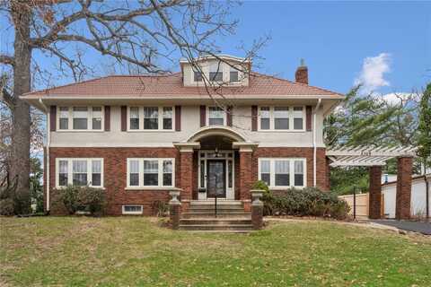 2325 Grande Avenue SE, Cedar Rapids, IA 52403