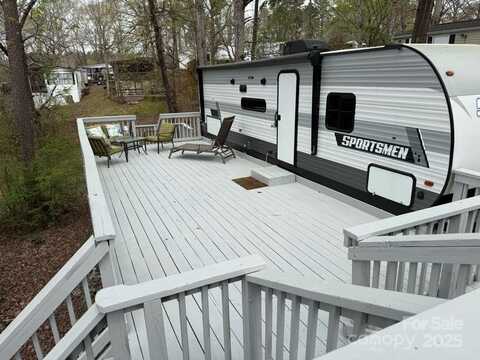 122 Oak Street, New London, NC 28127