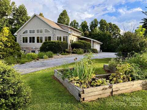 150 Hobby Horse Lane, Hendersonville, NC 28792