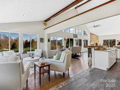150 Hobby Horse Lane, Hendersonville, NC 28792