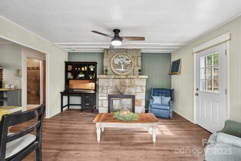 488 Lake Hosea Drive, Saluda, NC 28773