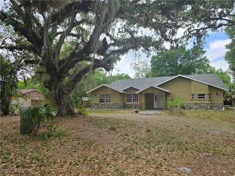 140 S Davis Street, Labelle, FL 33935