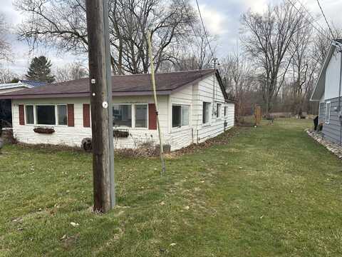 438 N Shore Drive, Crystal, MI 48818