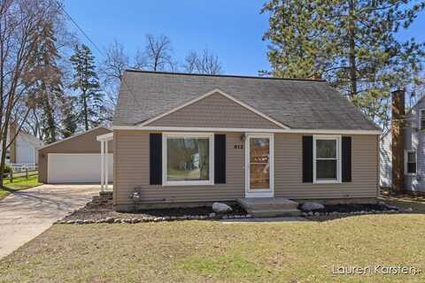912 Kendalwood Street NE, Grand Rapids, MI 49505