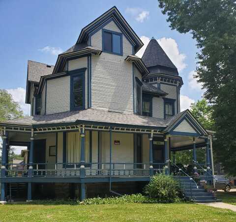324/316 Stuart, Kalamazoo, MI 49007